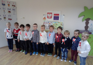 Dzieci śpiewają Hymn Polski