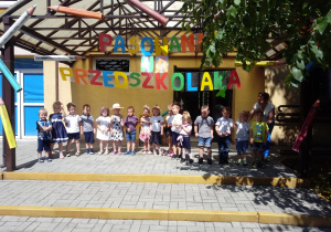 Występ dzieci z okazji pasowania na przedszkolaka