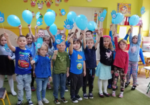 Dzieci pozdrawiają dzieci z całego świata