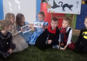 Dzieci biorą udział we wróżbie - Mój zawód w przyszłości
