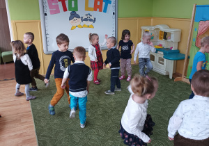 Dzieci świętują Dzień Babci i Dziadka