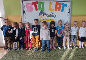 Dzieci świętują Dzień Babci i Dziadka