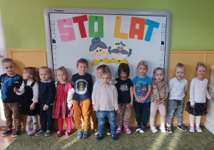 Dzieci świętują Dzień Babci i Dziadka