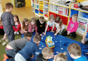 Dzieci nazywają elementy związane z morzem