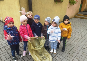 Dzieci wyruszają na sprzątanie świata
