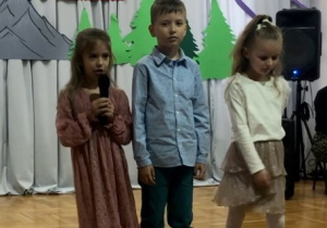 Dzieci występują na Festiwalu "Przedszkolna Nutka"