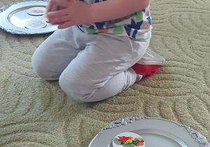 Zajęcia edukacyjne "Jak zachować biały uśmiech?" o zdrowych dla zębów produktach