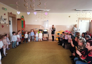 Występy dzieci z okazji Dnia Babci i Dziadka