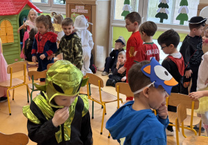 Dzieci tańczą