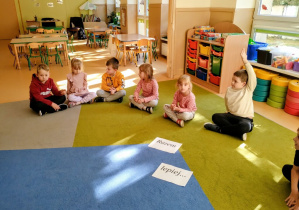 Dzieci wymyśląją co lepiej razem robić