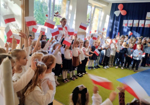 Dzieci wiwatują
