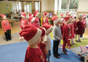 Dzieci śpiewają piosenki