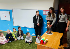 Przekazanie przez zduńskowolskich harcerzy Betlejemskiego Światła Pokoju