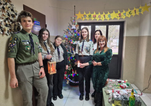 Pamiątkowe zdjęcie ze spotkania z harcerzami