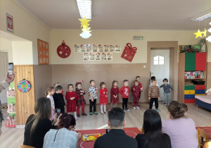 Dzieci występują dla rodziców