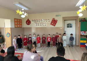 Dzieci występują dla rodziców