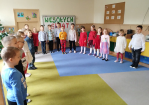 Dzieci śpiewają piosenki