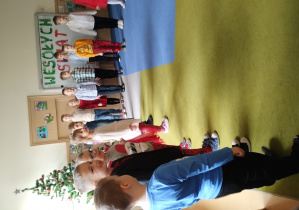 Dzieci recytują wierszyki