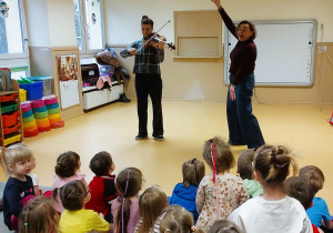 Audycja muzyczna z altówką