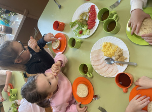 "Mini kuchnia na wesoło" – sprytne pomysły i kulinarne inspiracje dla dzieci.