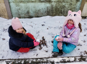 "Kreatywnie z lodem i śniegiem" - doświadczenia przyrodnicze.