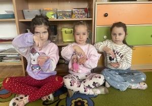 qwqwqwqDzieci migają _malować_.