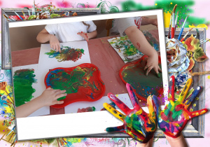 Dzieci malują na kartce palcami zanurzonymi w kolorowych farbach