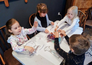 Dzieci projektują ubrania