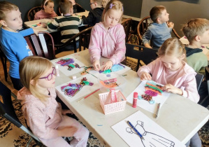 Dzieci projektują ubrania