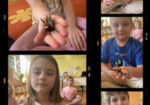 Dzieci pokazują figurki