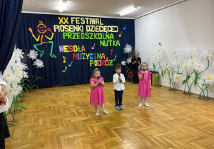 Dzieci śpiewają