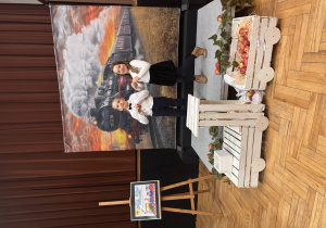 Dzieci recytują wiersz w MDK