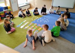 Dzieci uczą się ngielskiego