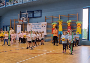 Drużyna z 6-latków z naszego przedszkola na Zduńskowolskich Igrzyskach Przedszkolaków
