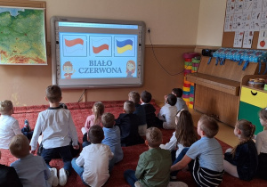 Dzieci rozwiązują zagadki o Polsce - film edukacyjny