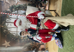 Dziecko pozuje do zdjęcia