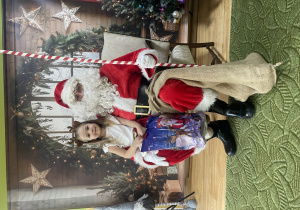 Dziecko pozuje do zdjęcia