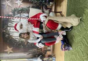 Dziecko pozuje do zdjęcia