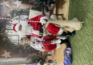 Dziecko pozuje do zdjęcia