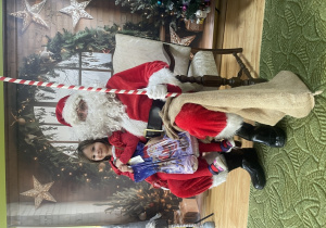 Dziecko pozuje do zdjęcia