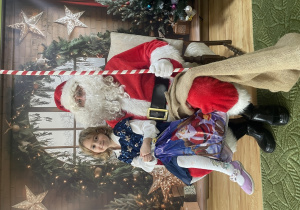 Dziecko pozuje do zdjęcia