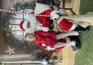 Dziecko pozuje do zdjęcia