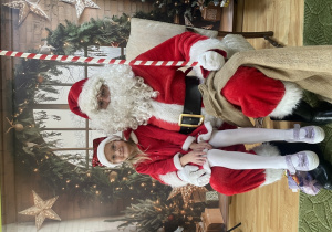 Dziecko pozuje do zdjęcia