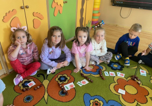 Dziewczyny grają w grę