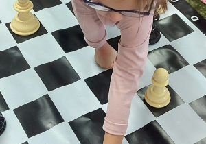 Dzieci w trakcie zajęć szachowych