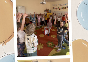 Dzieci tańczą i śpiewają